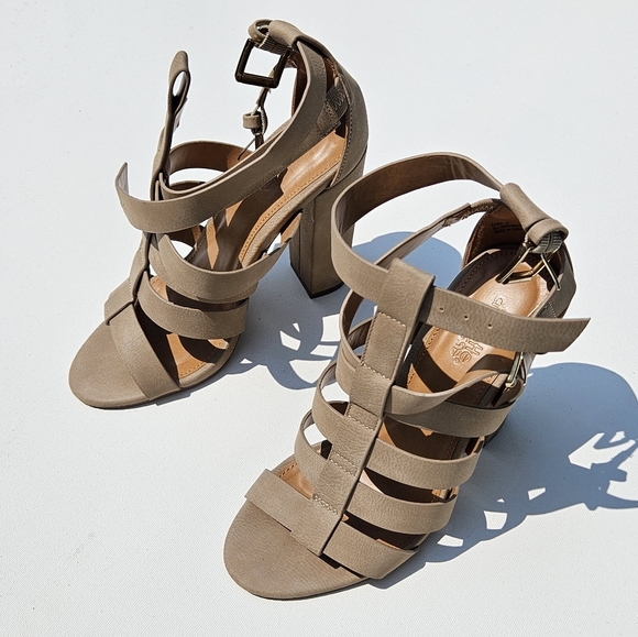 SIZE 6 Nude Muted Army Green Strappy Heels - Picture 10 of 12